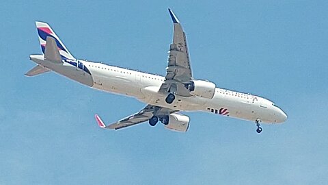 Airbus A320 PR-MHA coming from São Luís do Maranhão and Airbus A321 PT-XPI from Belém to Fortaleza