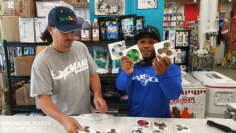 DIY FIDGET SPINNER Fishing REEL!!! It Catches Fish!
