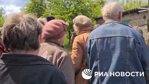 LPR forces inspect the territory and deliver food to residents in the liberated city of Popasnaya