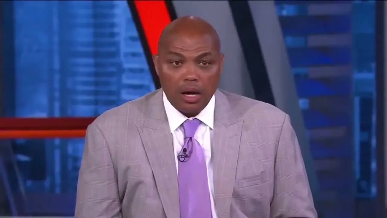 Chuck reacts to his Suns being down 30 at the half and the rest of his co host clowning at him