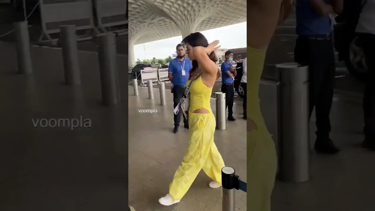 Are those pants over a swimsuit 😍 #shorts #trending #bollywood #dishapatani
