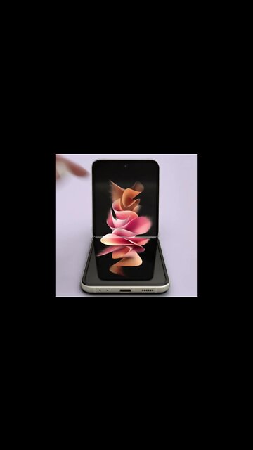 Galaxy Z Flip3 5G Hands free photos with Flex mode | Samsung