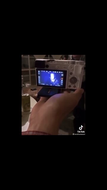 SMART PHONES SPY ON YOU🔎📲🔍SECRETLY TAKES PICTURES OF YOU📸🤳💫