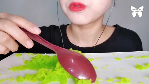 ASMR FOOD NEON GREEN CRUNCHY FISH ROE!! NO TALKING!!