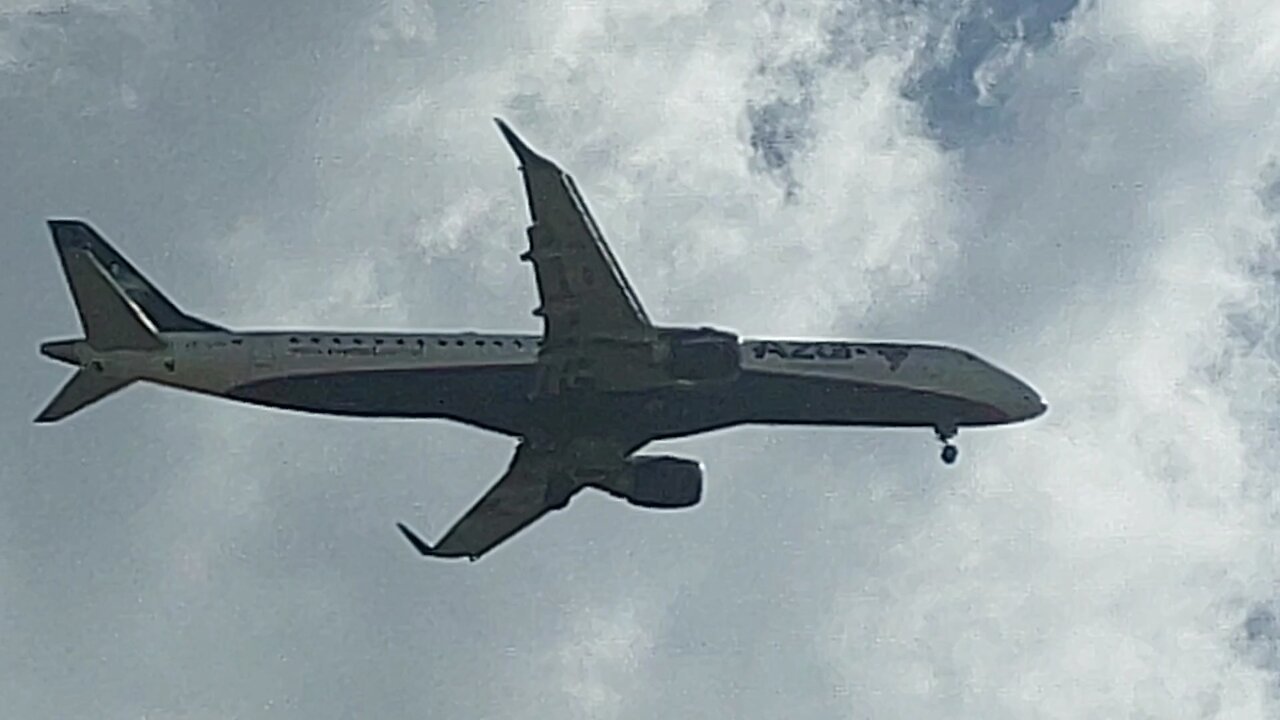 Embraer 195 PR-AXL vindo de Belém para Fortaleza,Embraer PR-AXL 195 coming from Belém to Fortaleza