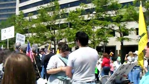A pan of the crowd Tea party Express Washington 4-15-2010.AVI