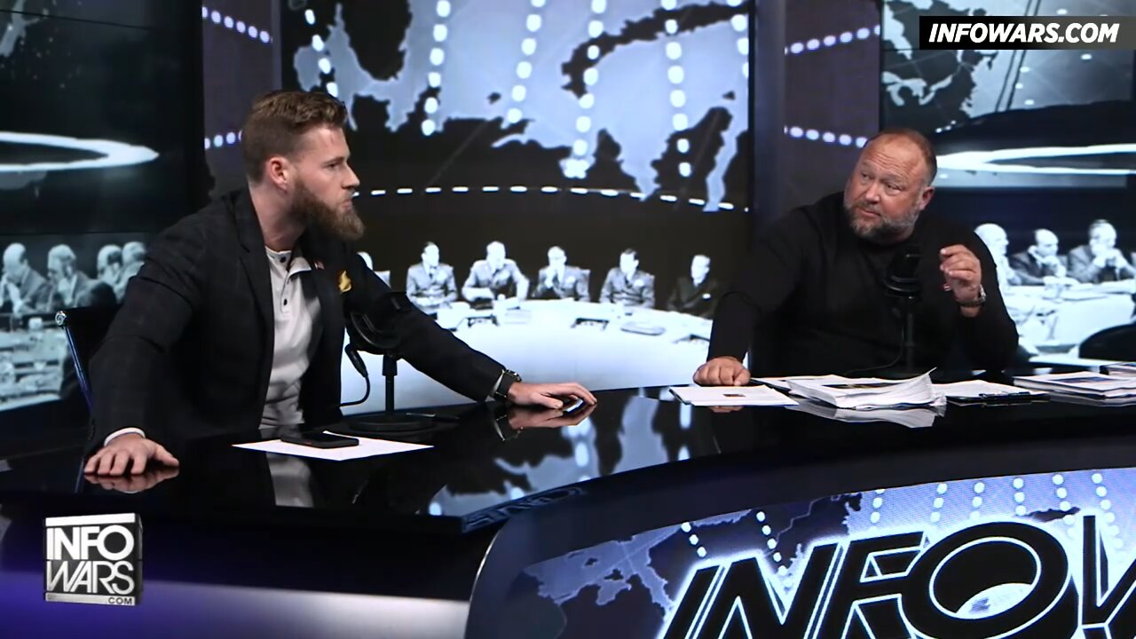 WAR ROOM (Full Show) Thursday - 12/1/22