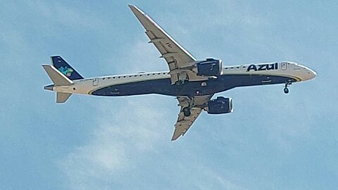 Embraer 195E2 PR-AEQ coming from Recife and Boeing 737 MAX 8 PR-XMF from São Paulo to Fortaleza
