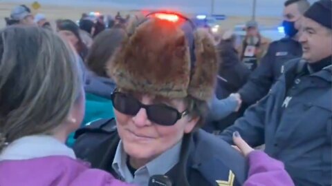 Truckers & Police In Coutts, Alberta, Sing The National Anthem Together At Freedom Convoy