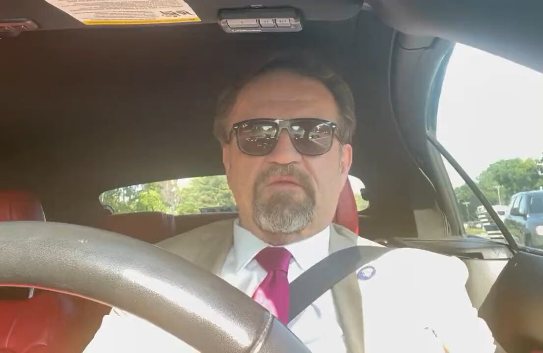 Sebastian Gorka separating fact from fiction about the WH “snow”