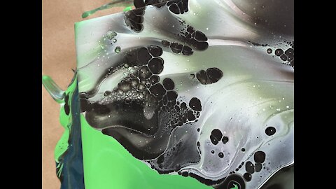 Breathtaking Monochromatic #dutchpour ~ #nosilicone ~ #green #blackandwhite ~ #acrylicpouring