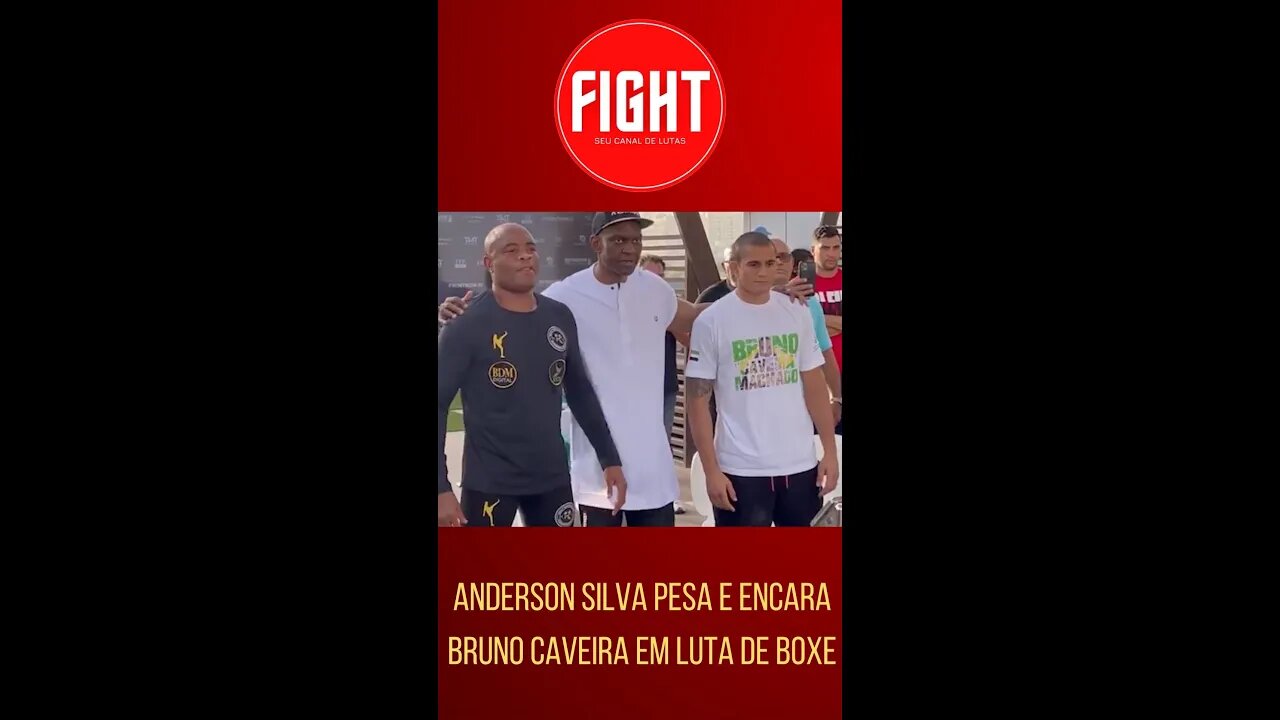 Anderson Silva pesa e encara Bruno Caveira em luta de boxe