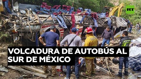 Reportan al menos 27 muertes tras volcadura de autobús al sur de México