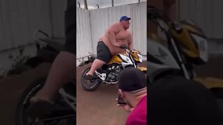 Coitada da motocicleta 🤣🤣🤣