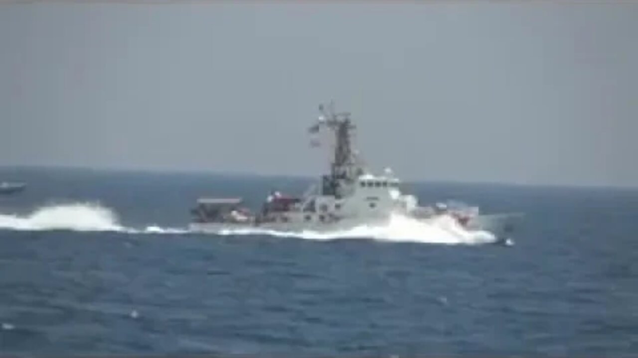 13 Iranian attack boats swarm, threaten to attack US warships before US fires 30 warning shots