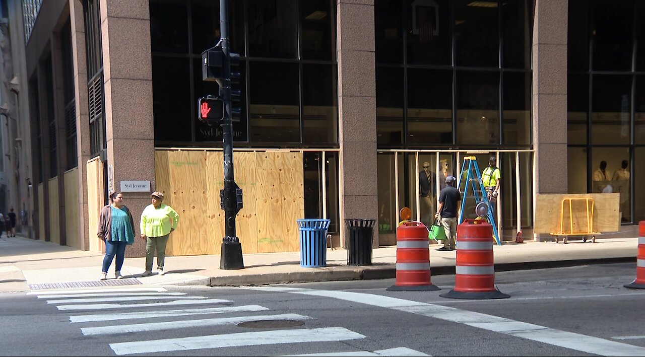 Chicago Businesses Boarding Up Ahead Of DNC Fearing Violence, Riots