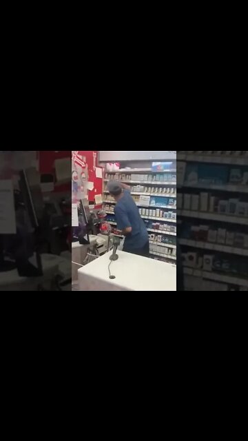 People just out here robbing stores #shorts