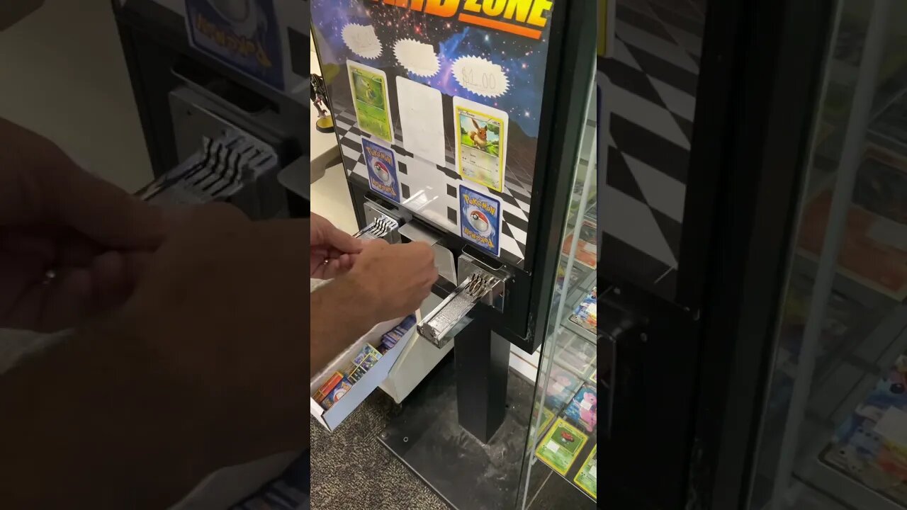 Pokémon Trading Card Vending Machine Pull #shorts #pokemoncardpull #pokemoncardvendingmachinepull