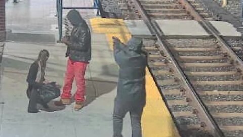 Graphic Video shows Westport Light Rail Station murder