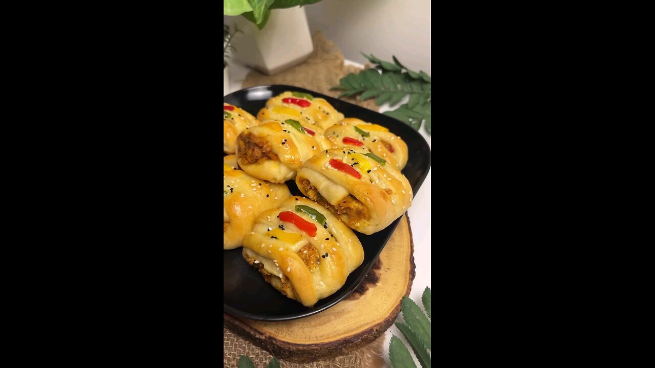 PERI PERI CHICKEN BREAD|#periperibreadroll #chickenbreadrolls #chickenpockets #chickenparcels