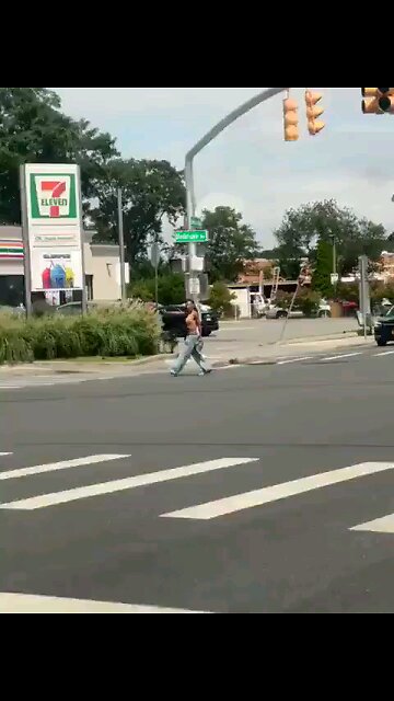 FAFO: Lady pointing gun at people in street gets police justice.