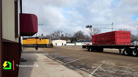Close-Call Between Union Pacific Train And Semi-Truck | Dashcam Ltd