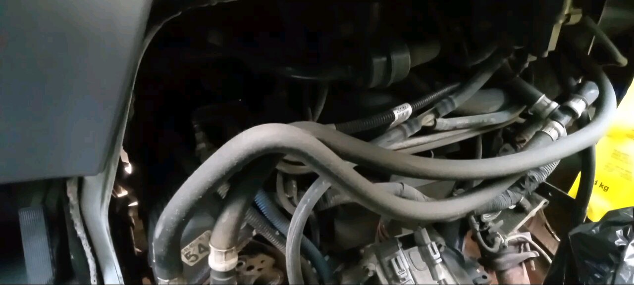 Ford 5.4L Triton V8 with one blown out spark plug