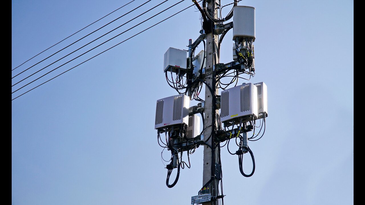5G stolp in zaposleni