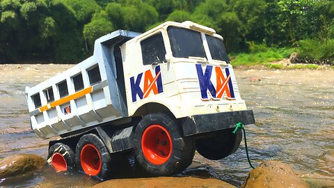 Truck Trial High Speed in The Mud