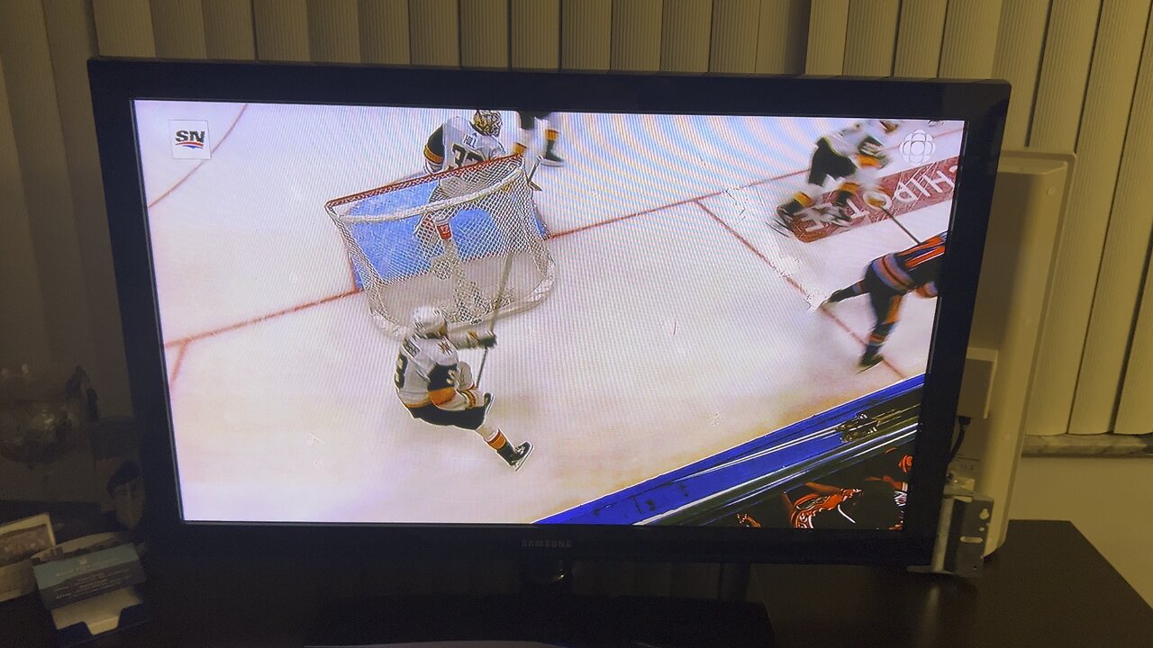 2-1 let’s go Oilers !!!! 😂😂😂😂