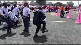 SOUTH AFRICA - Johannesburg - Delivering Happiness to Diepsloot (Video) (knP)
