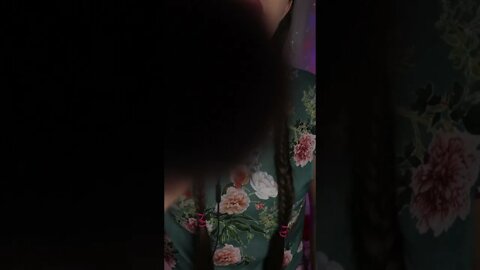 ASMR escovando você😴🖌️ (sussurro inaudível ,pincéis ,toque na tela) #shorts