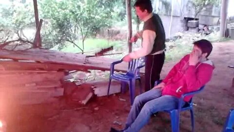 Assando um churrasco na labareda