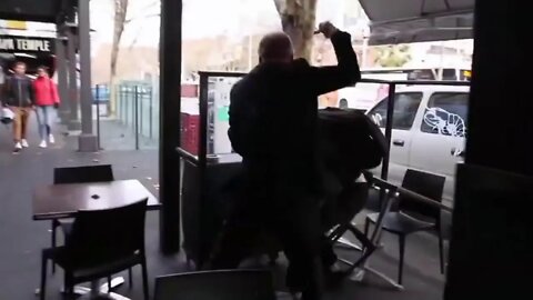 1 old guy vs 3 antifa BLM