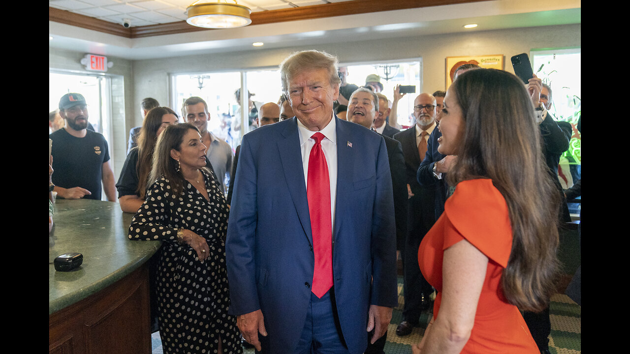 Miami Crowd Decides To Sing 'Happy Birthday' To Donald Trump