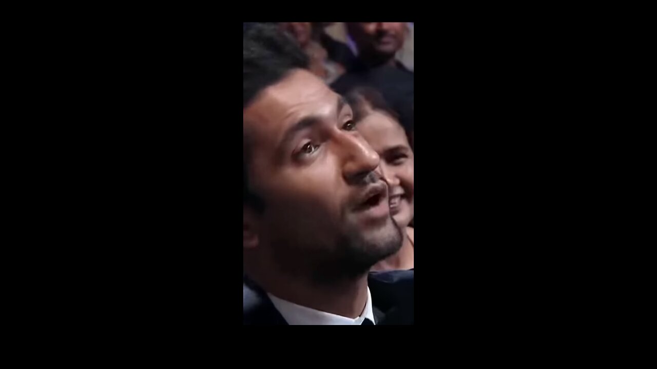 Vicky kaushal and salmankhan funny video #bigboss #award show