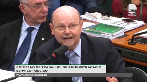 Petista não lê relatório e atrapalha as férias dos trabalhadores