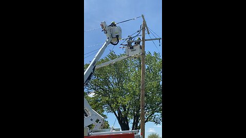 Wentzville Widen N 1 - Linemen Doing What they Do