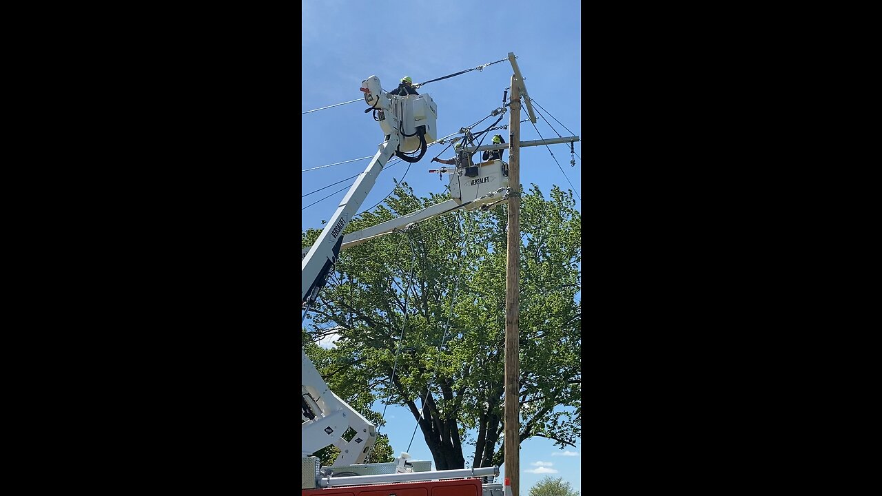 Wentzville Widen N 1 - Linemen Doing What they Do