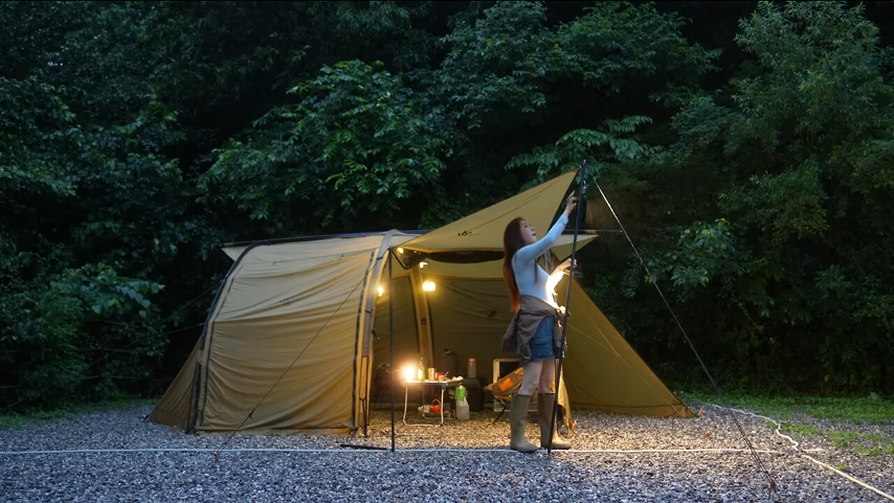 Sous la vraie pluie battante sans fin / Camping solo cosy au refuge / Pluie ASMR