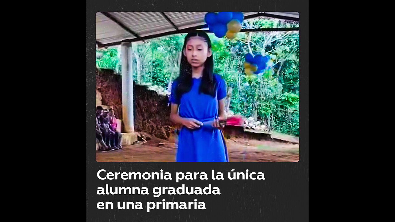 Única estudiante de sexto grado celebra su graduación