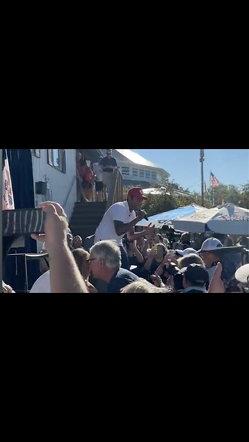 Vivek is rapping ‘Lose Yourself’ in Iowa