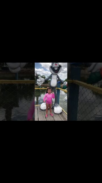 ADIVINHA COM QUEM EU ENCONTREI NO PARQUE AQUATICO ?? BRINCANDO COM O PERNALONGA MUITO FELIZ AMEI !!!