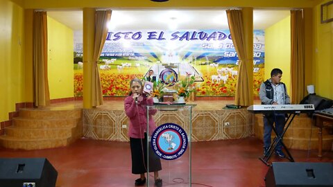 Hna. Esther Alabando al Señor
