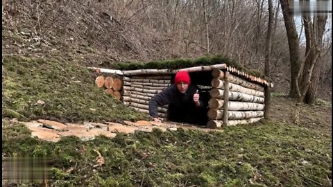 Wilderness cowboy: walking in the deep forest, taking two days to build a moss hut...