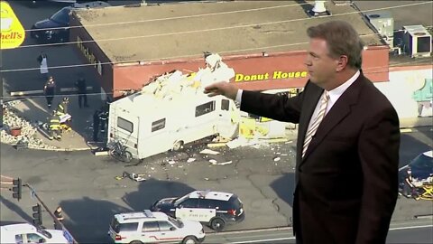 Motor home slams into Lakewood donut shop