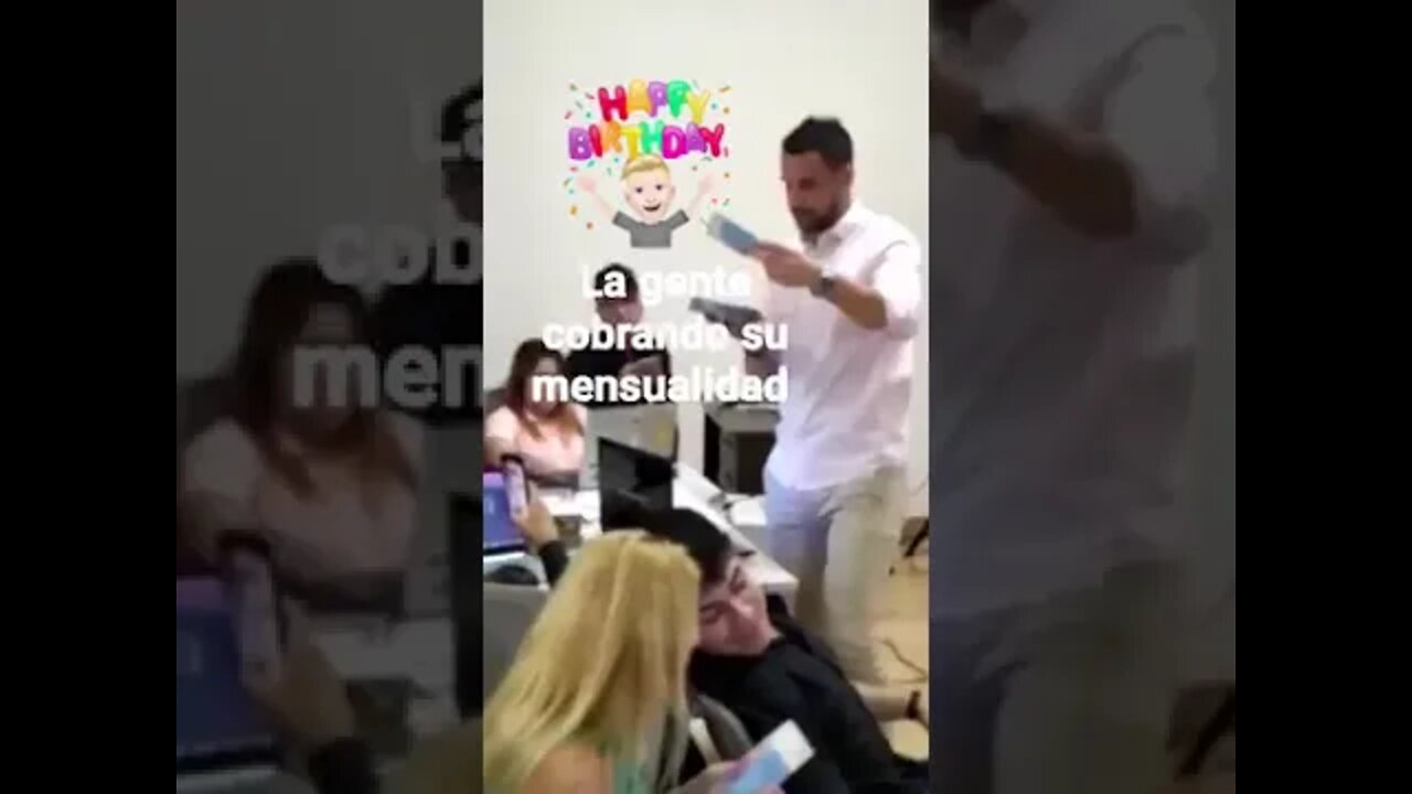 #shorts - ZOE Microcentro, gente cobrando su mensualidad.