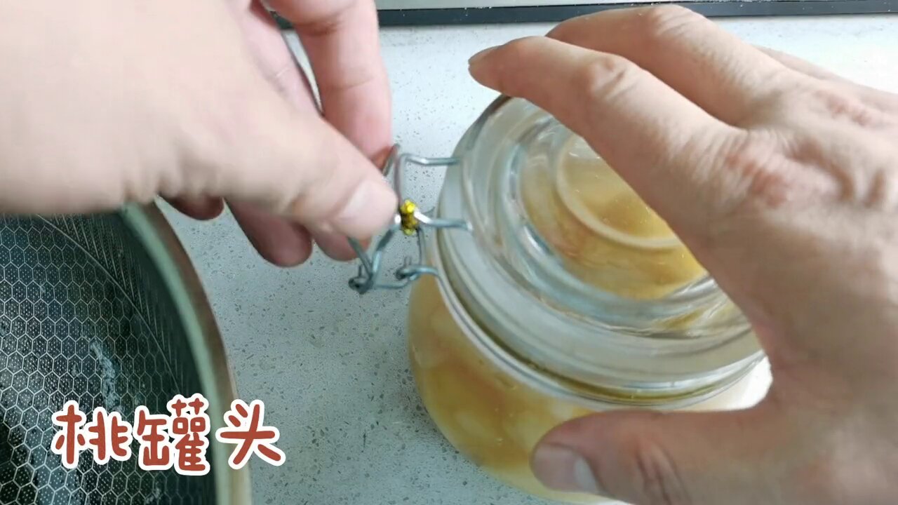 Canned peaches 桃罐头