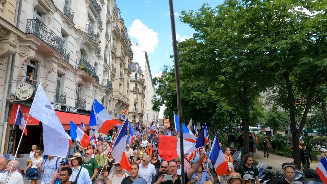 MANIFESTATION NATIONALE POUR LA PAIX ET LA LIBERTÉ - Place du 18 Juin 1940 - Vidéo 2