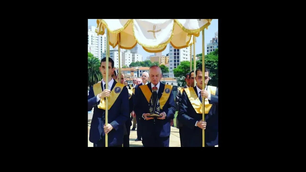 Príncipe Dom Bertrand em procissão em homenagem a padroeira do Brasil.